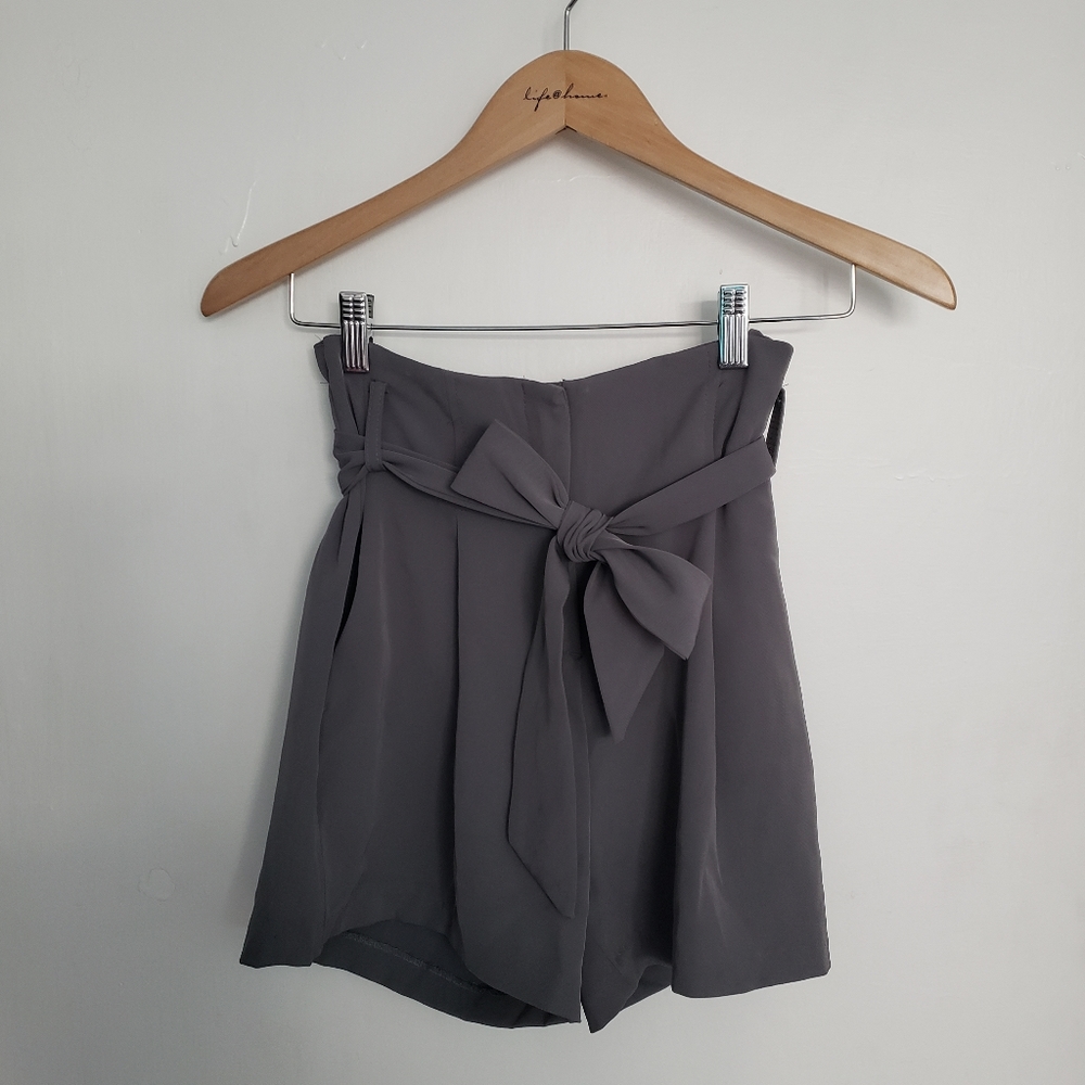 ๐ซ 2/$25๐ซ DYNAMITE Riley High waisted Belted Paperbag Shorts - Picture 2 of 3